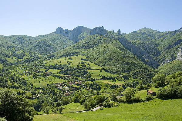 Cantabria mountains: the view from Cucayo village