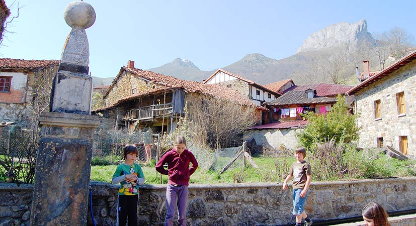 Children playing free in the small village of Caloca 