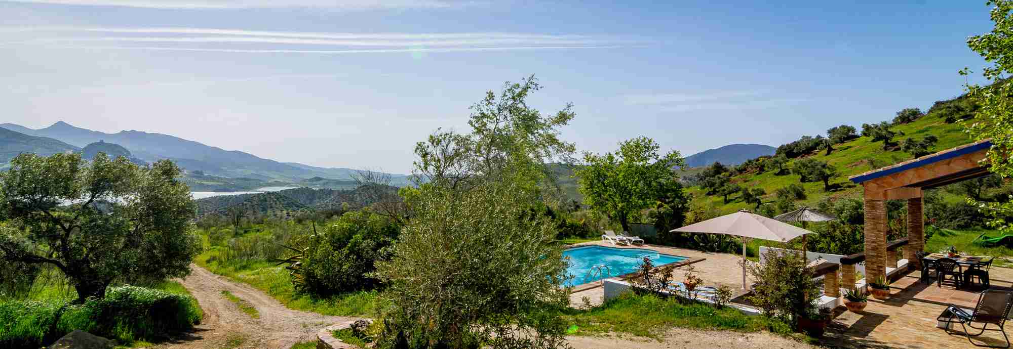 Perfectly private Ronda villa on hillside above a turquoise lake 