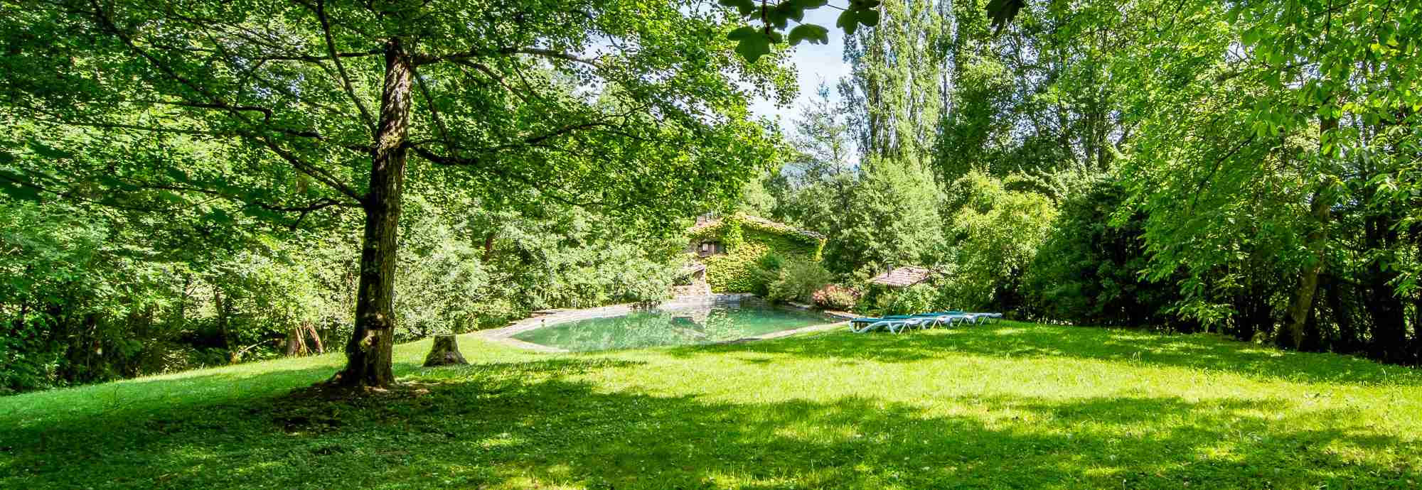 Garrotxa holiday cottage with pool & gardens by the Spanish Pyrenees