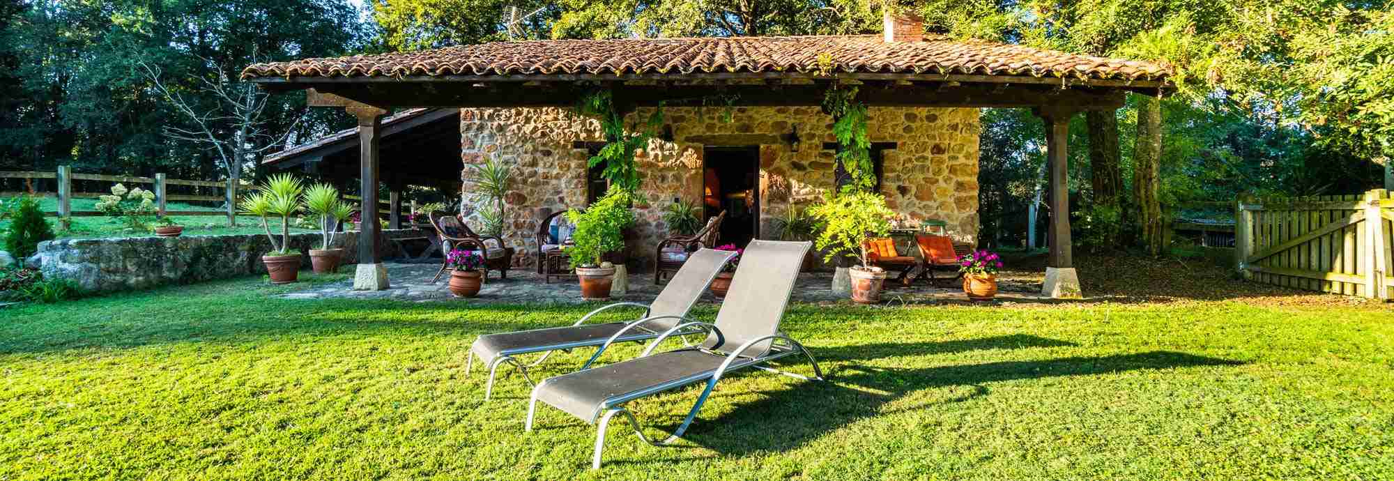 Smart, private cottage for exploring Picos de Europa, beaches, views