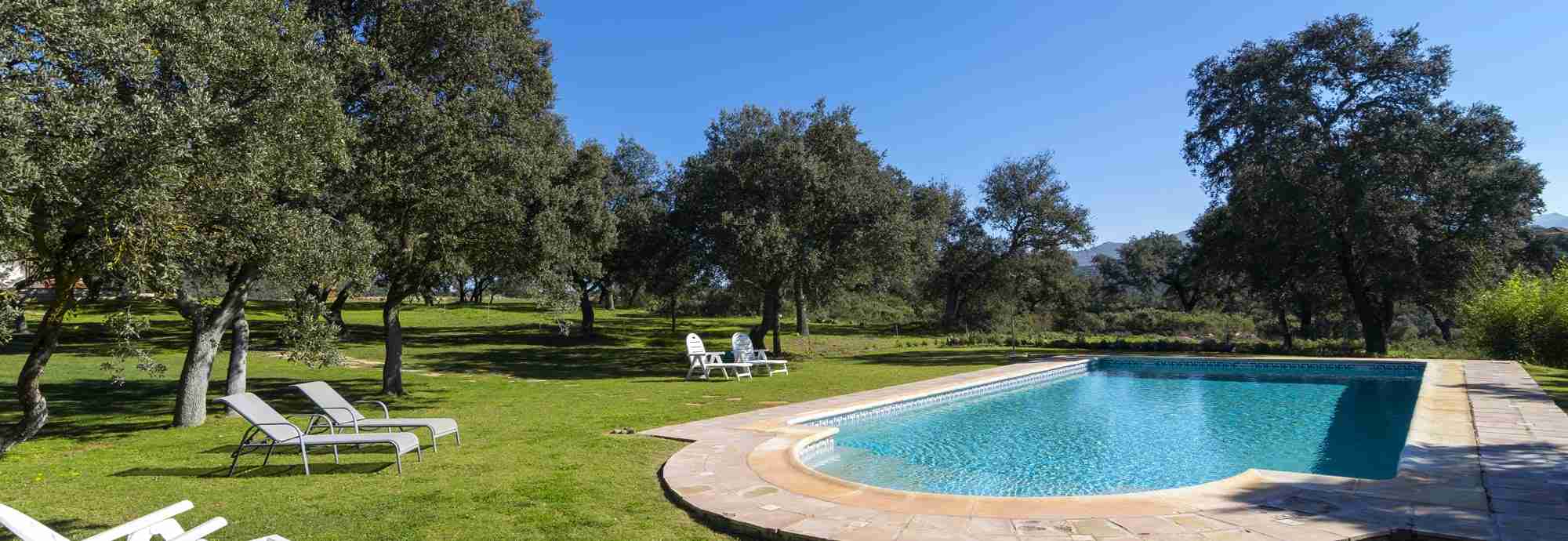 Villa tradicional andaluza con su propio campo de golf y pista de tenis