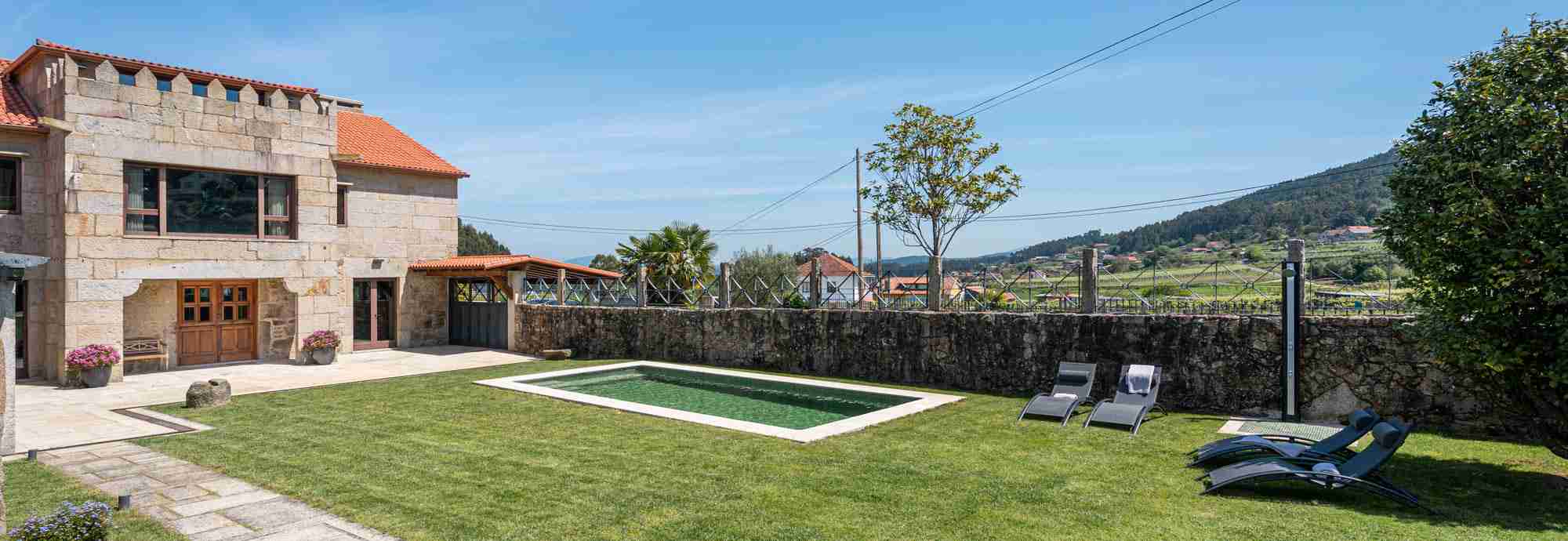 Large villa close to amazing beaches in popular region of Southern Galicia