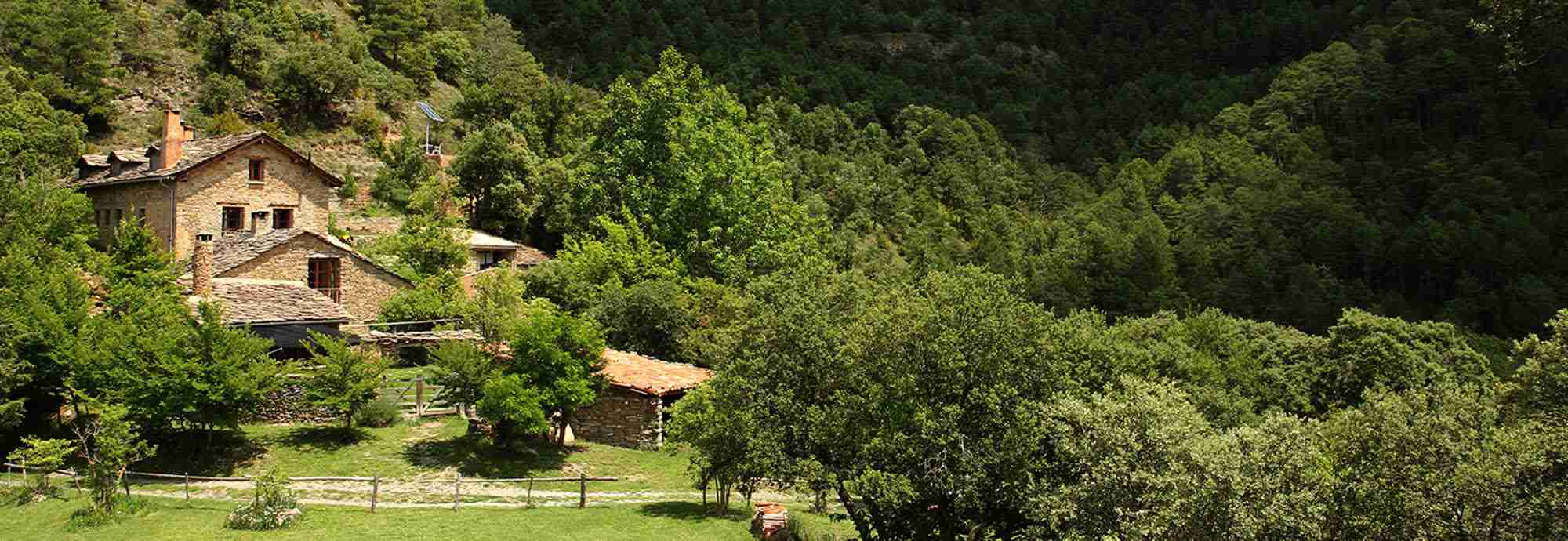 Eco-cottage with pool in the natural retreat of the early Pyrenees