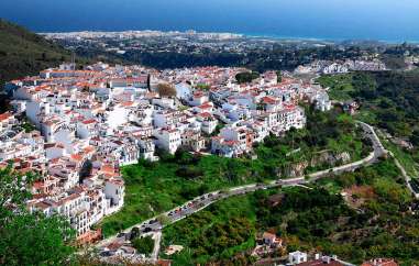 Andalusia's white villages:## welcome to Frigiliana