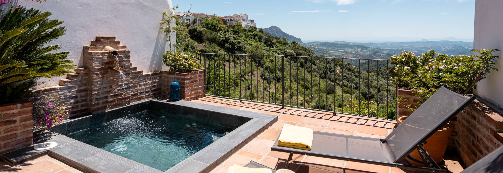 A lovely village house with small pool, short walking distance to facilities
