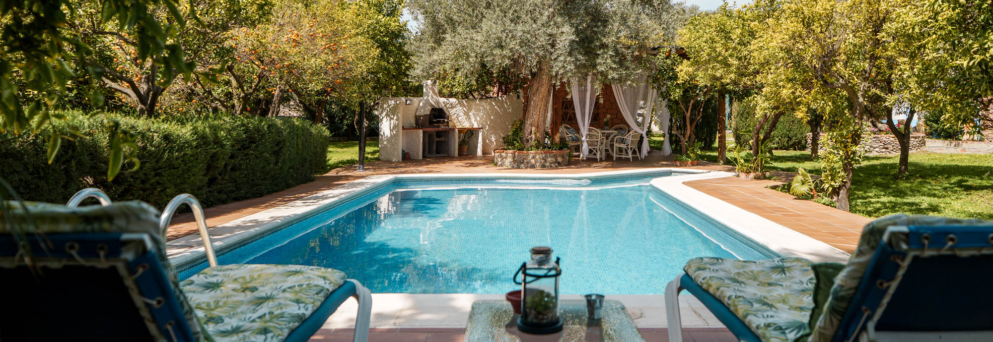 Fabulosa casa rural de 2 dormitorios con piscina privada y jardines preciosos 