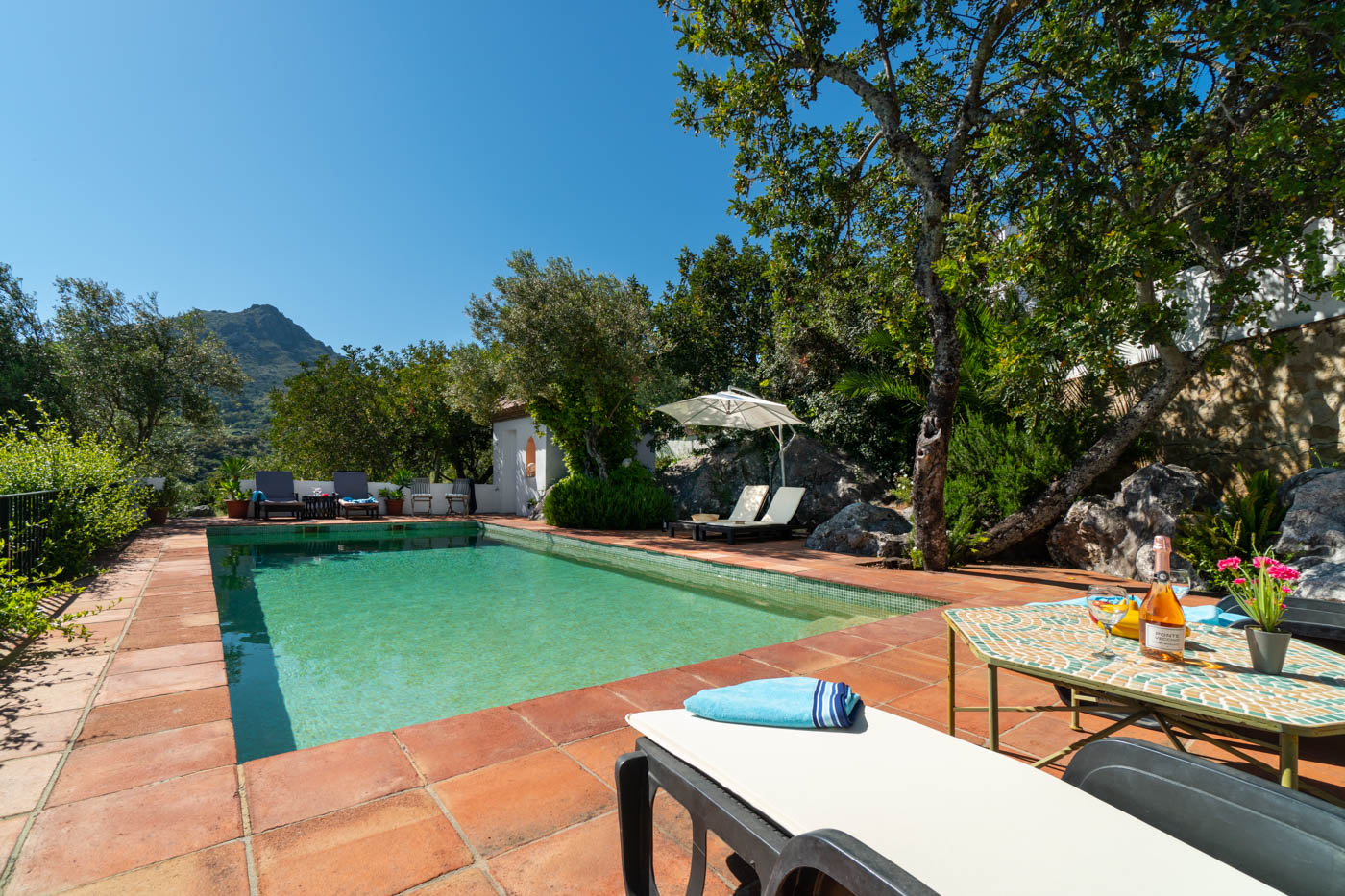 Sunbathe in total privacy