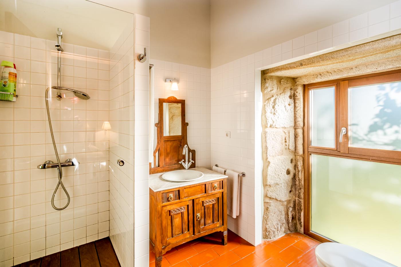 Cuarto de baño, dispone de ducha