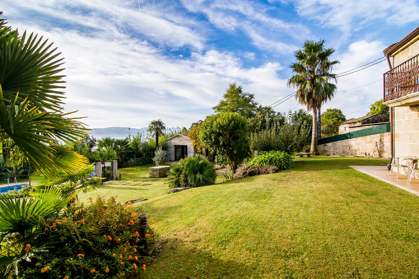 Jardín privado con césped