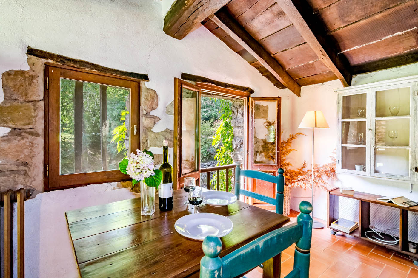 La sala de estar en casita está en el primer piso