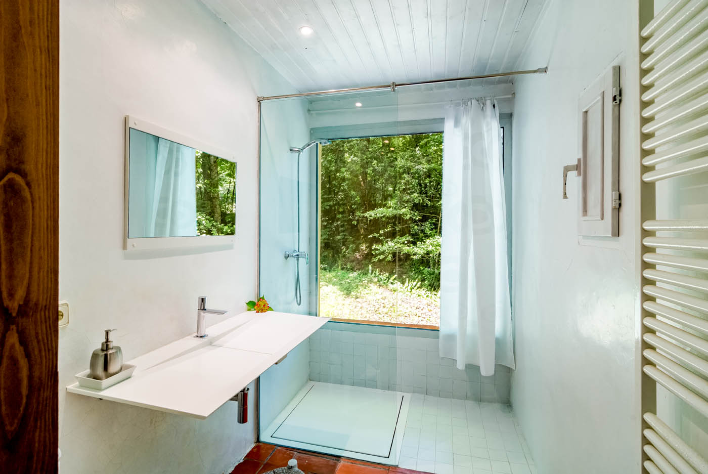 Habitación en la planta baja con baño privado 