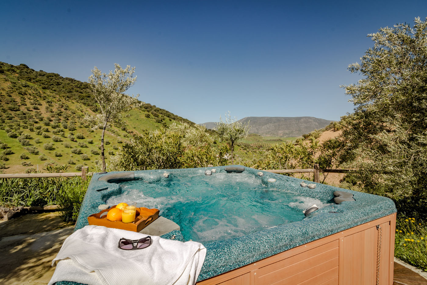 El jacuzzi sin calefacción es encantador durante los meses más calurosos 