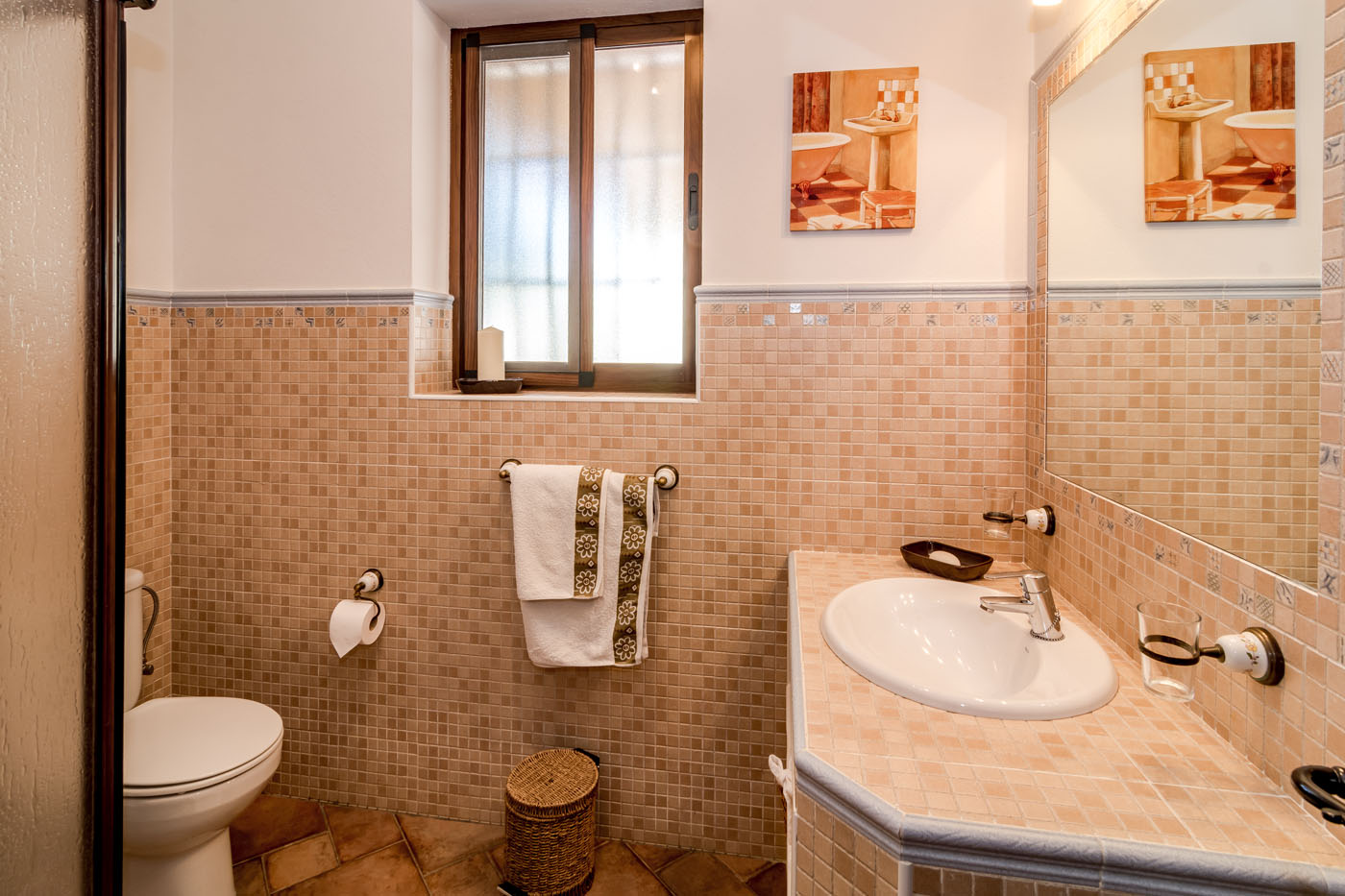 Esta propiedad tiene un baño y un aseo junto a la piscina 