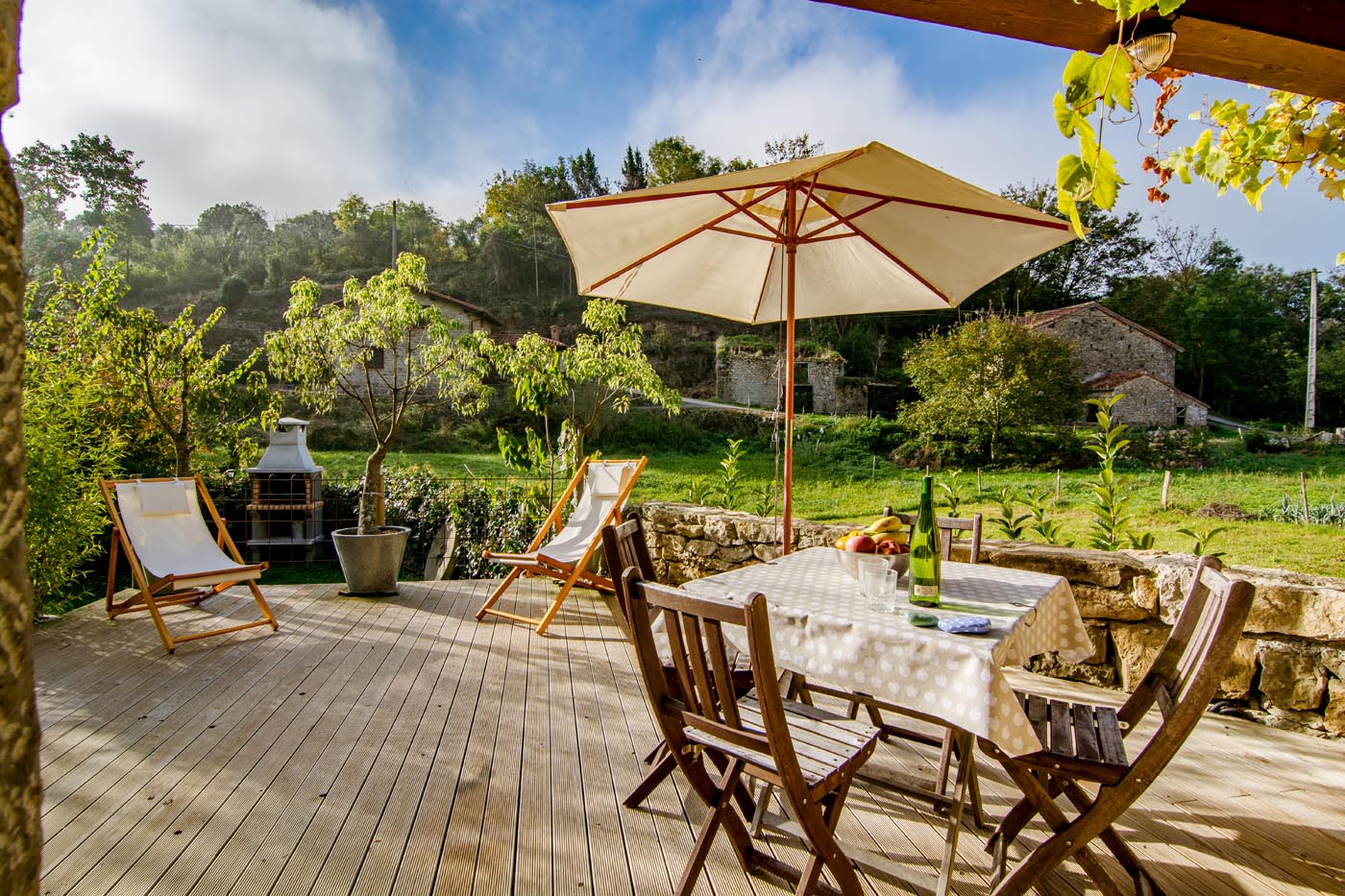 Your holiday cottage has terrace and gardens