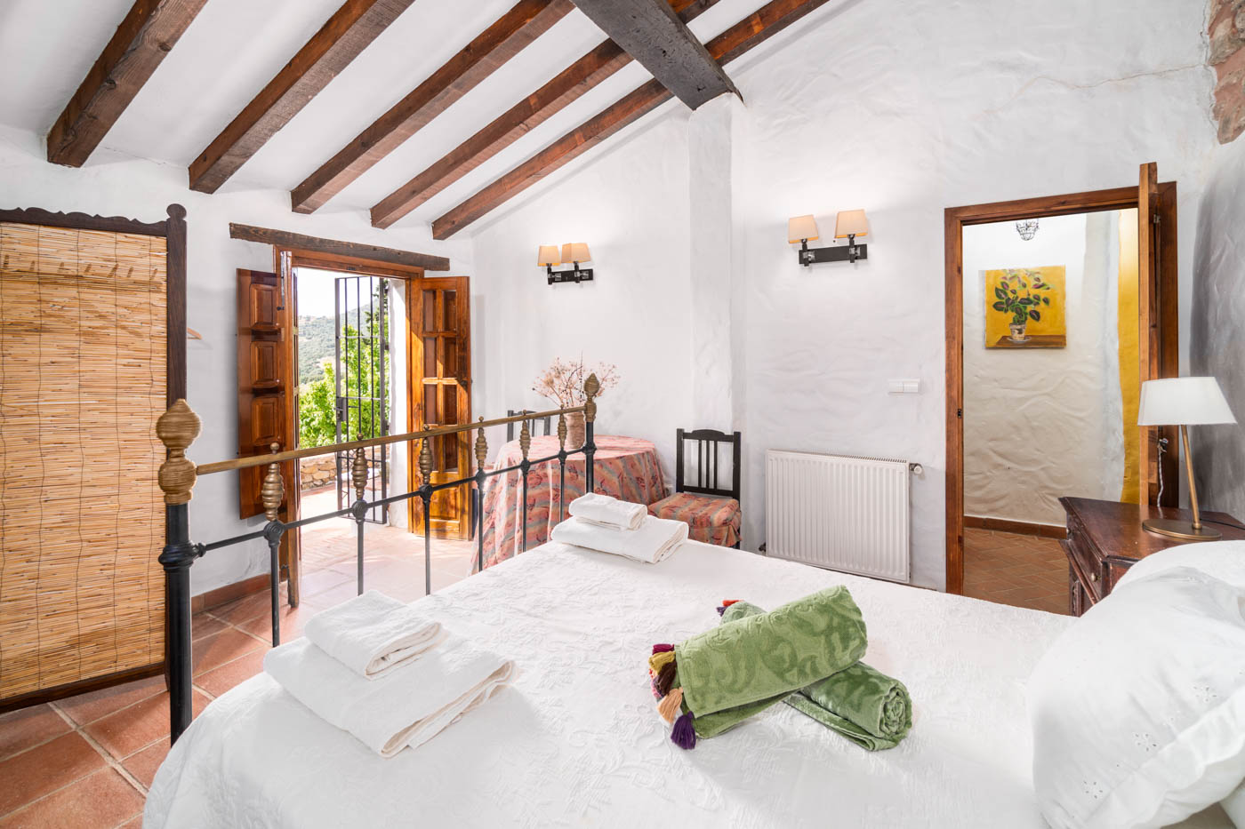 Habitación con cama doble