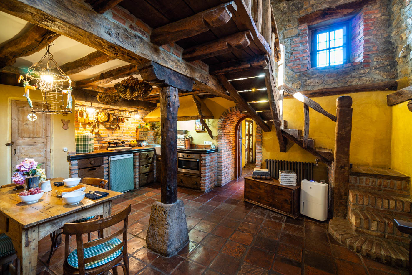 Escaleras a las habitaciones del primer piso