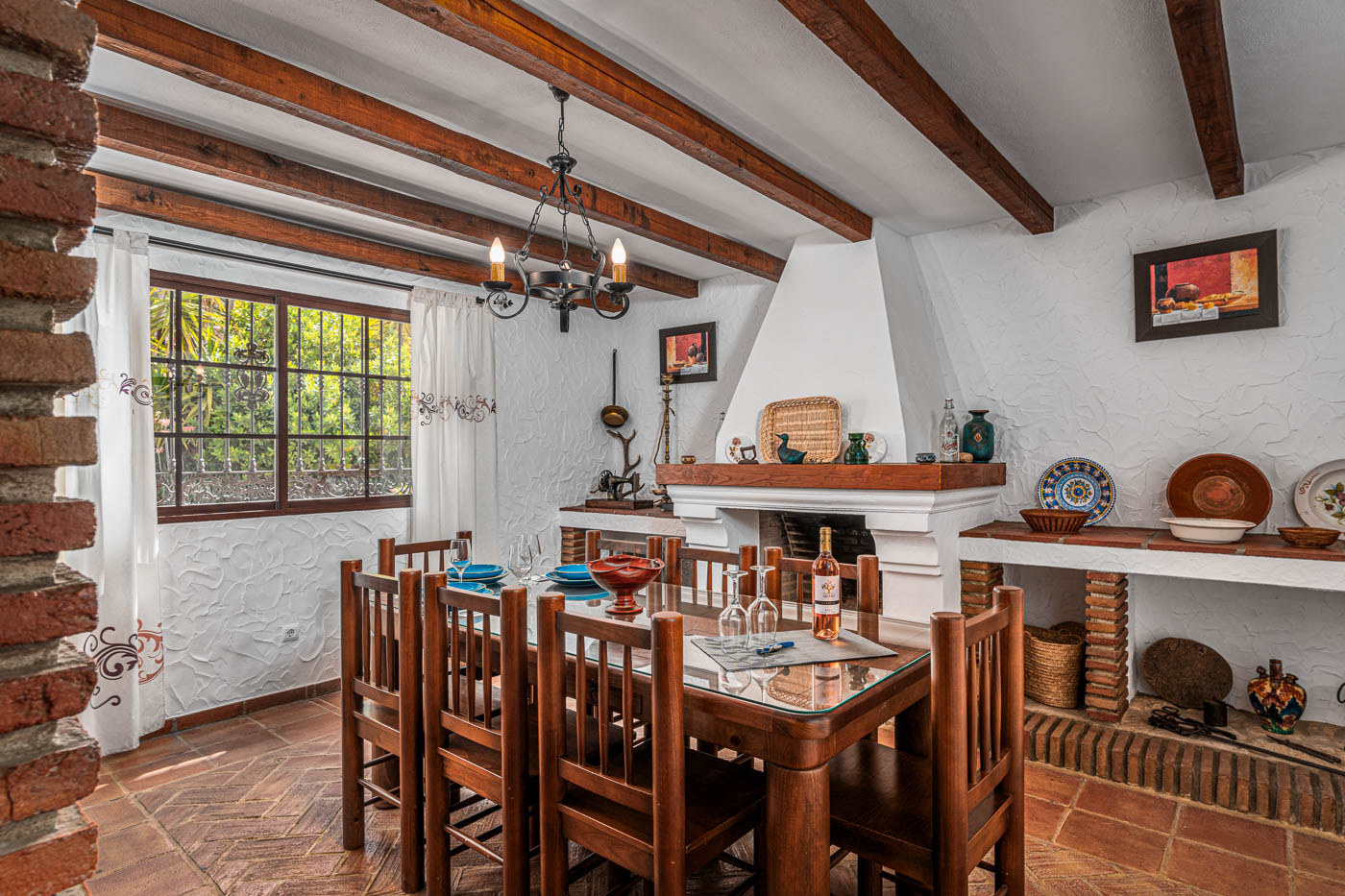 Amplia mesa de comedor