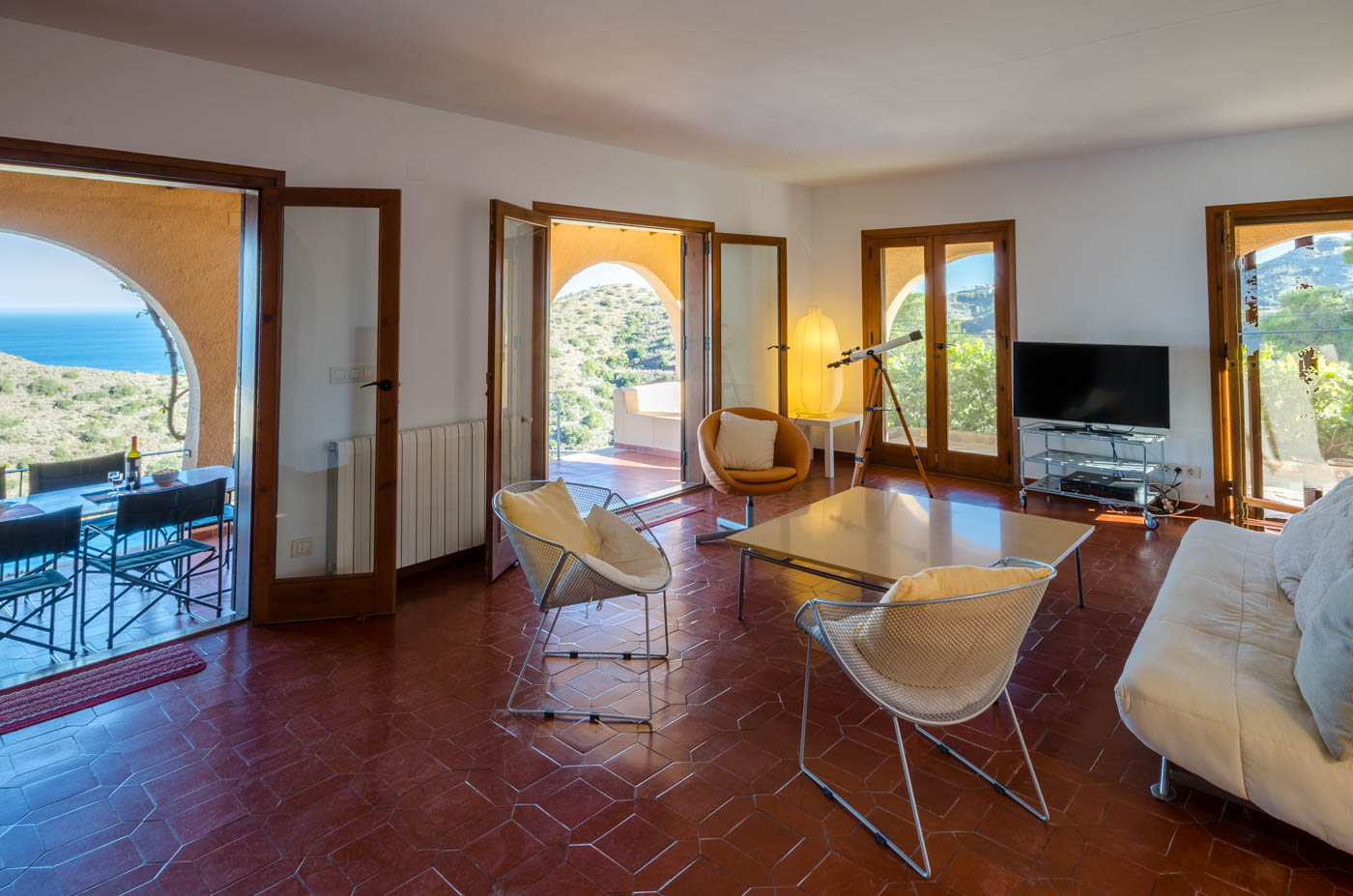 También disfrutas del mar desde el interior de la propiedad