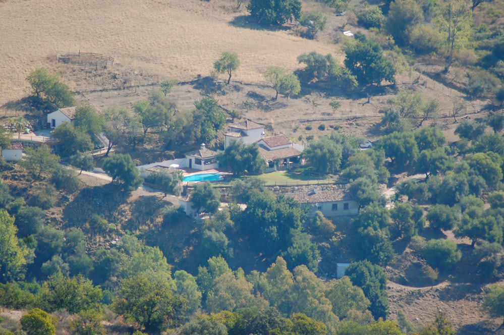 Propiedad vista desde la distancia 