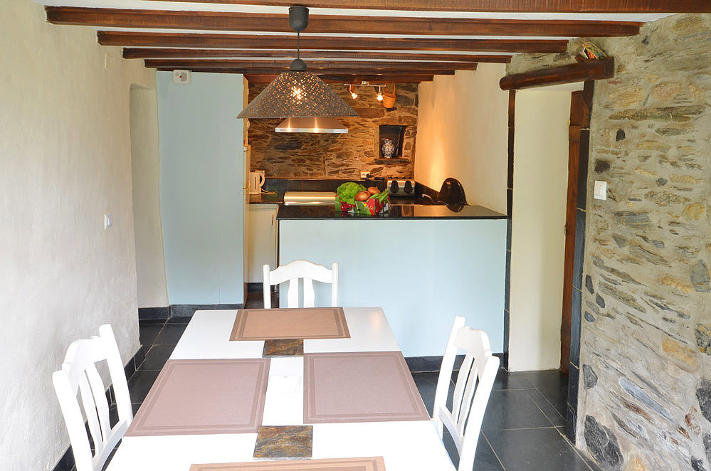 Cocina / comedor abierto a jardines