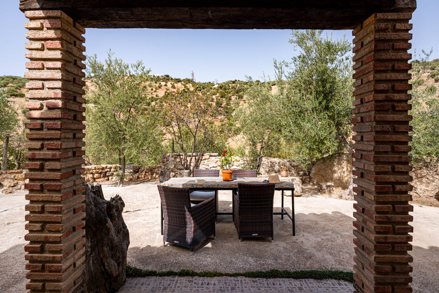 Espacios exteriores con mobiliario