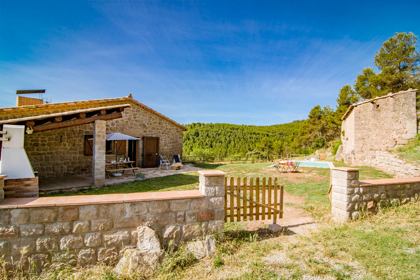 Tu propiedad vista desde la zona de aparcamiento