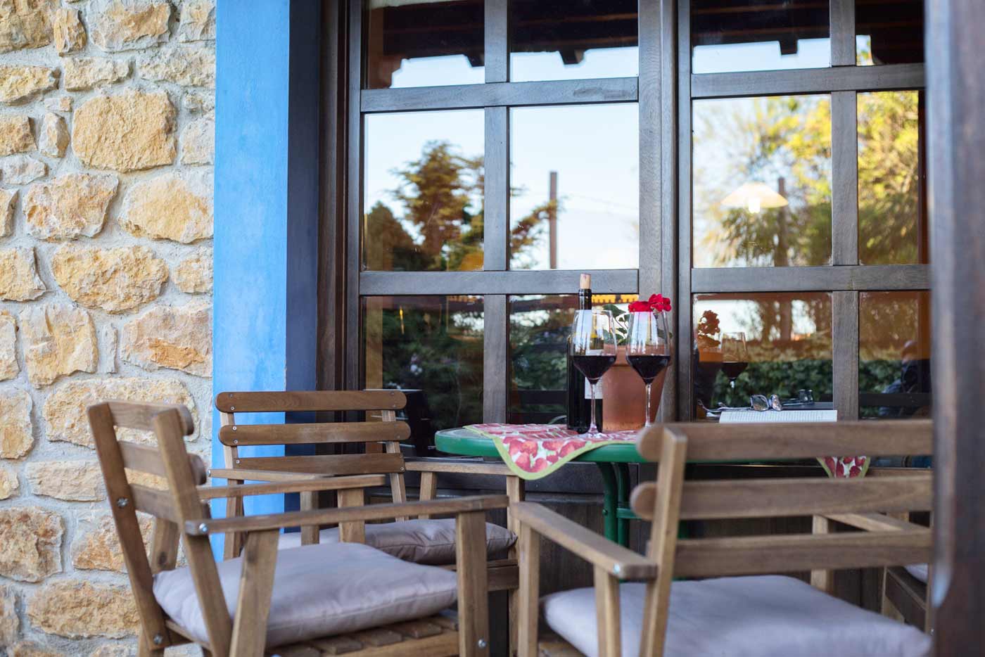 Buena privacidad al borde del pueblo