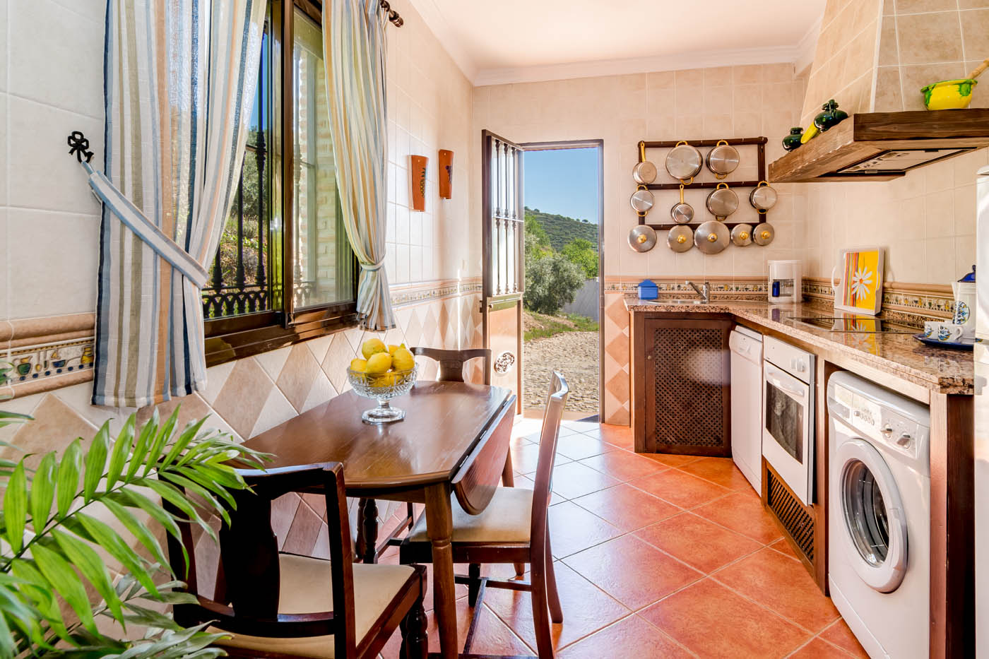 Kitchen with breakfast table