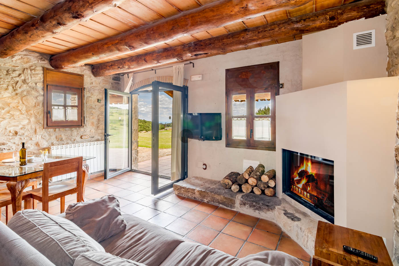 Sala de estar con chimenea