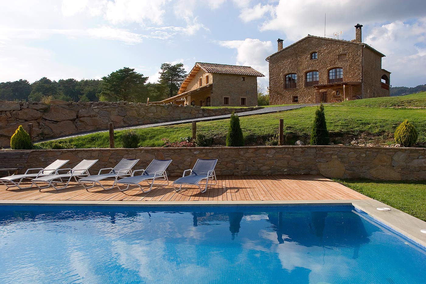 5 apartamentos en los dos edificios principales