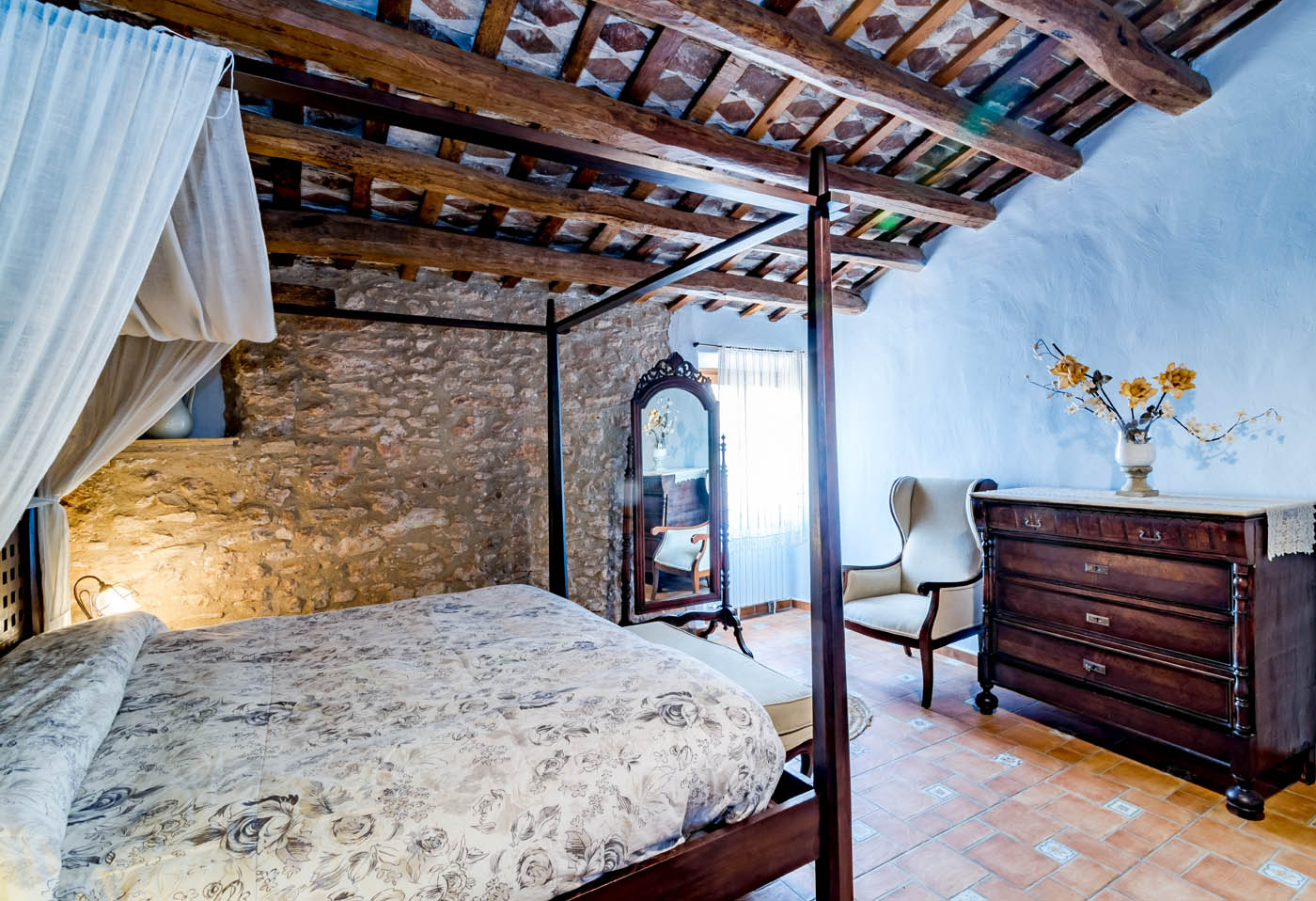 Dormitorio equipado con cuna