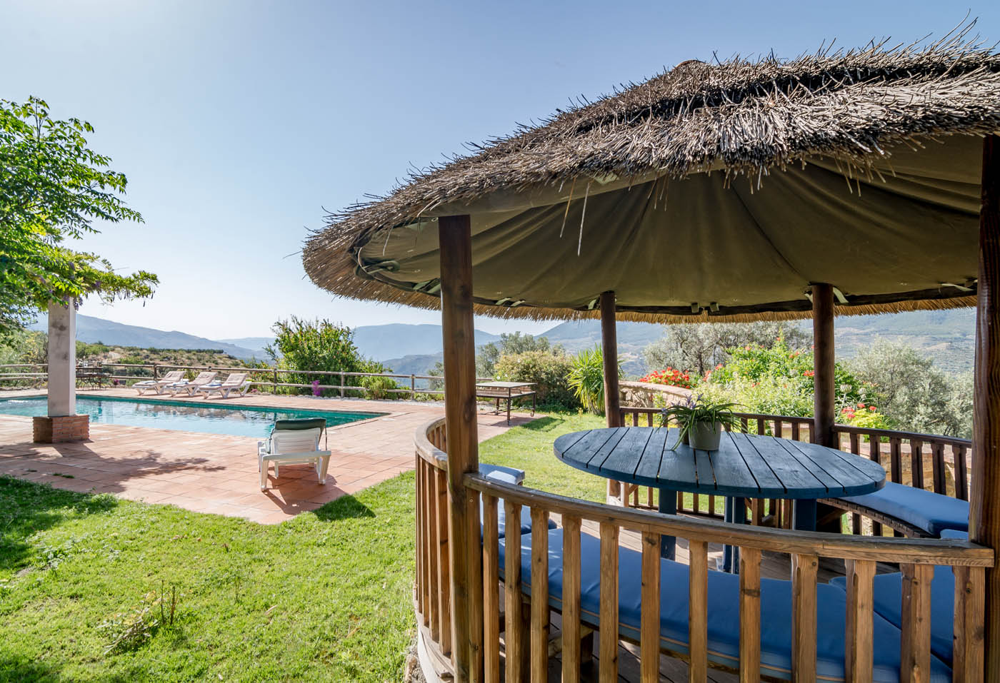 Round shaded area with table and bench (gazebo)