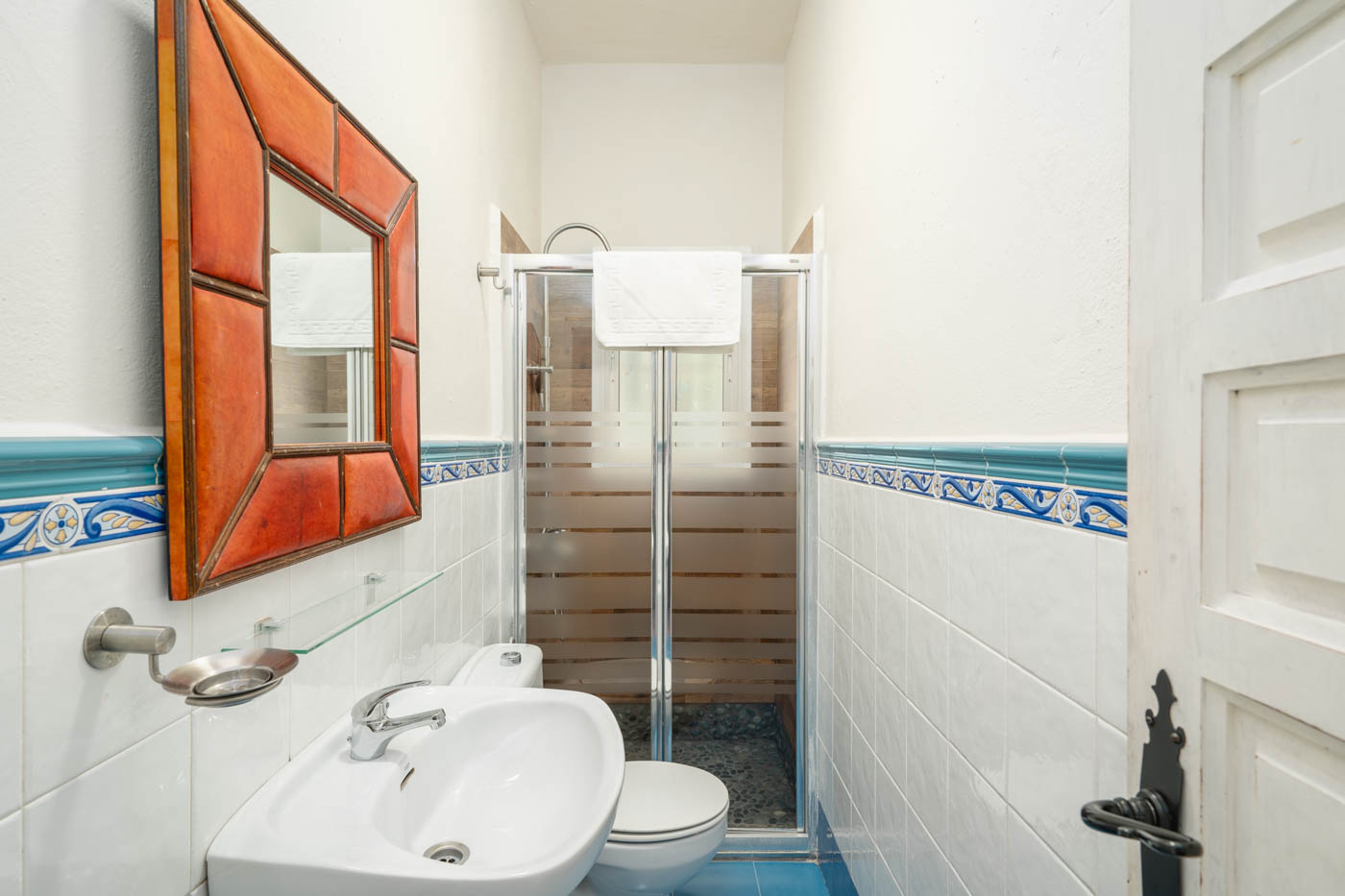 Bathroom (walk-in shower)