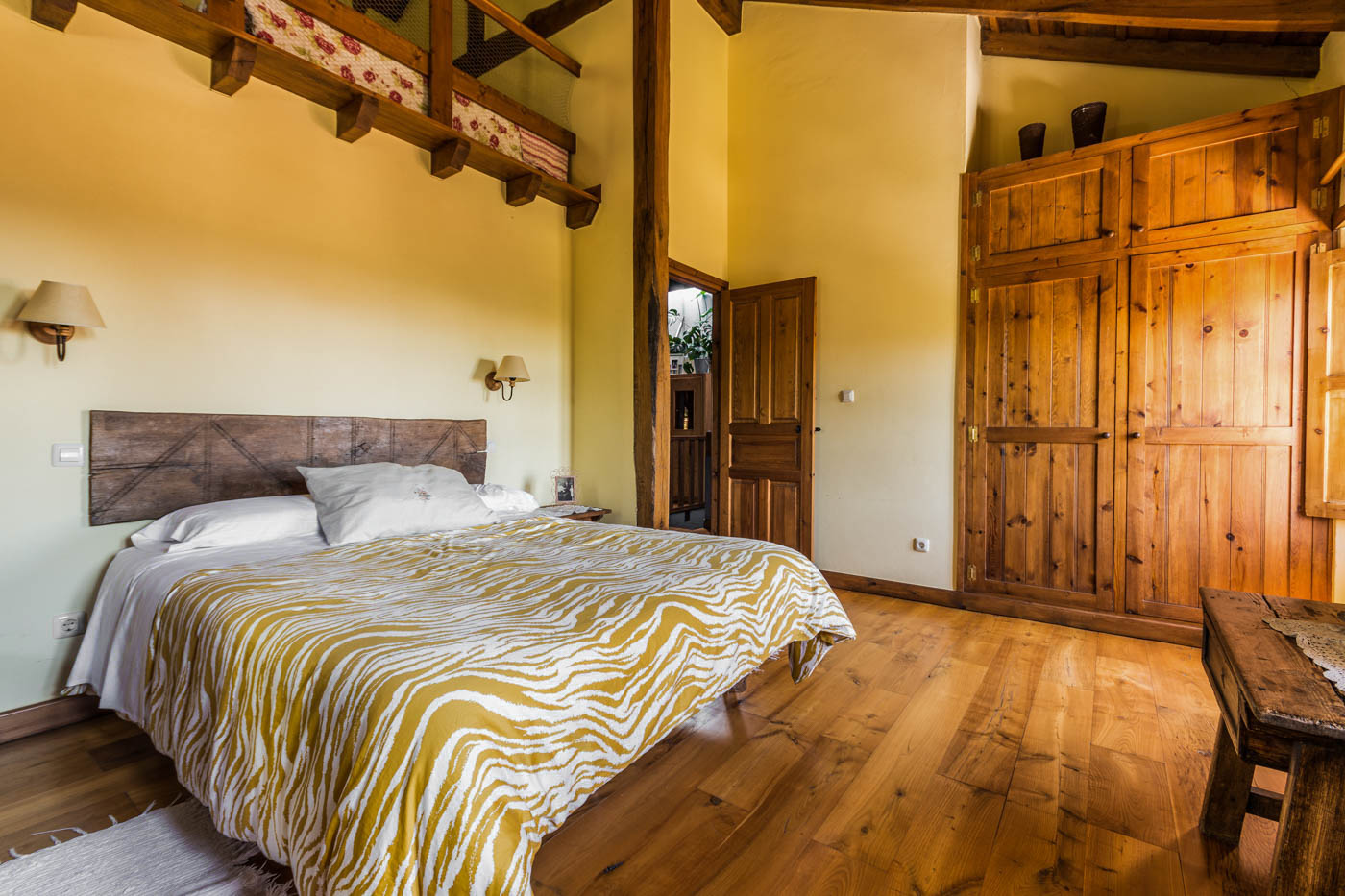 Anrother bedroom with gallery room for children