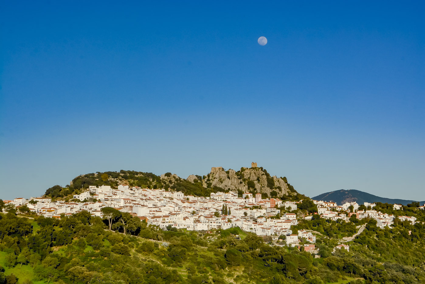 Pueblo de Gaucín con vistas al mar