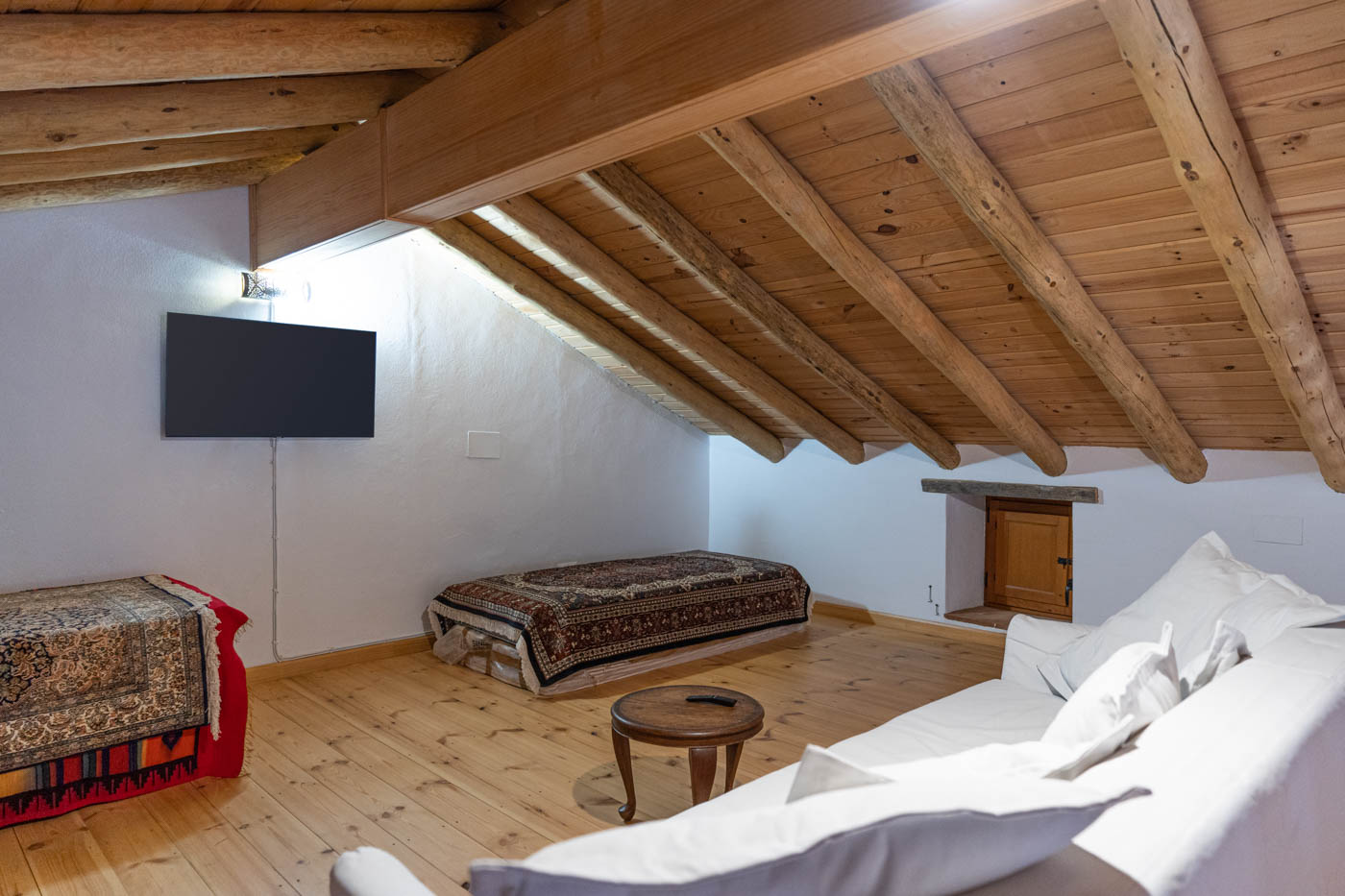 En la habitación loft con TV pueden dormir 3 niños