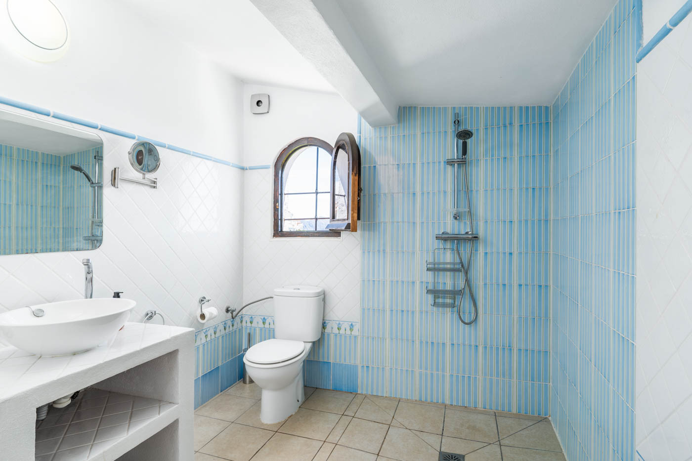 Habitación principal con baño (ducha)