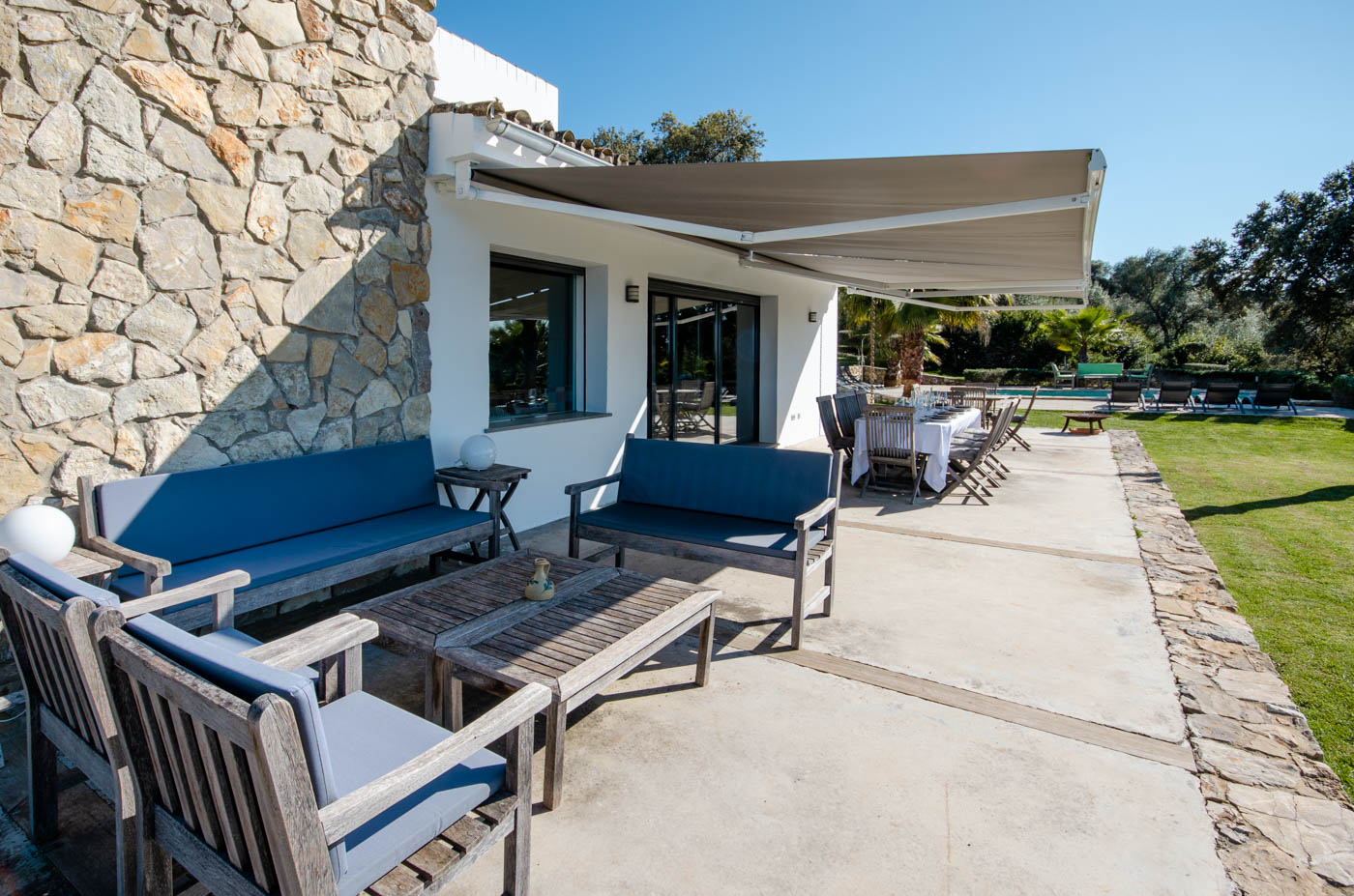 Muy bien equipada para la vida al aire libre