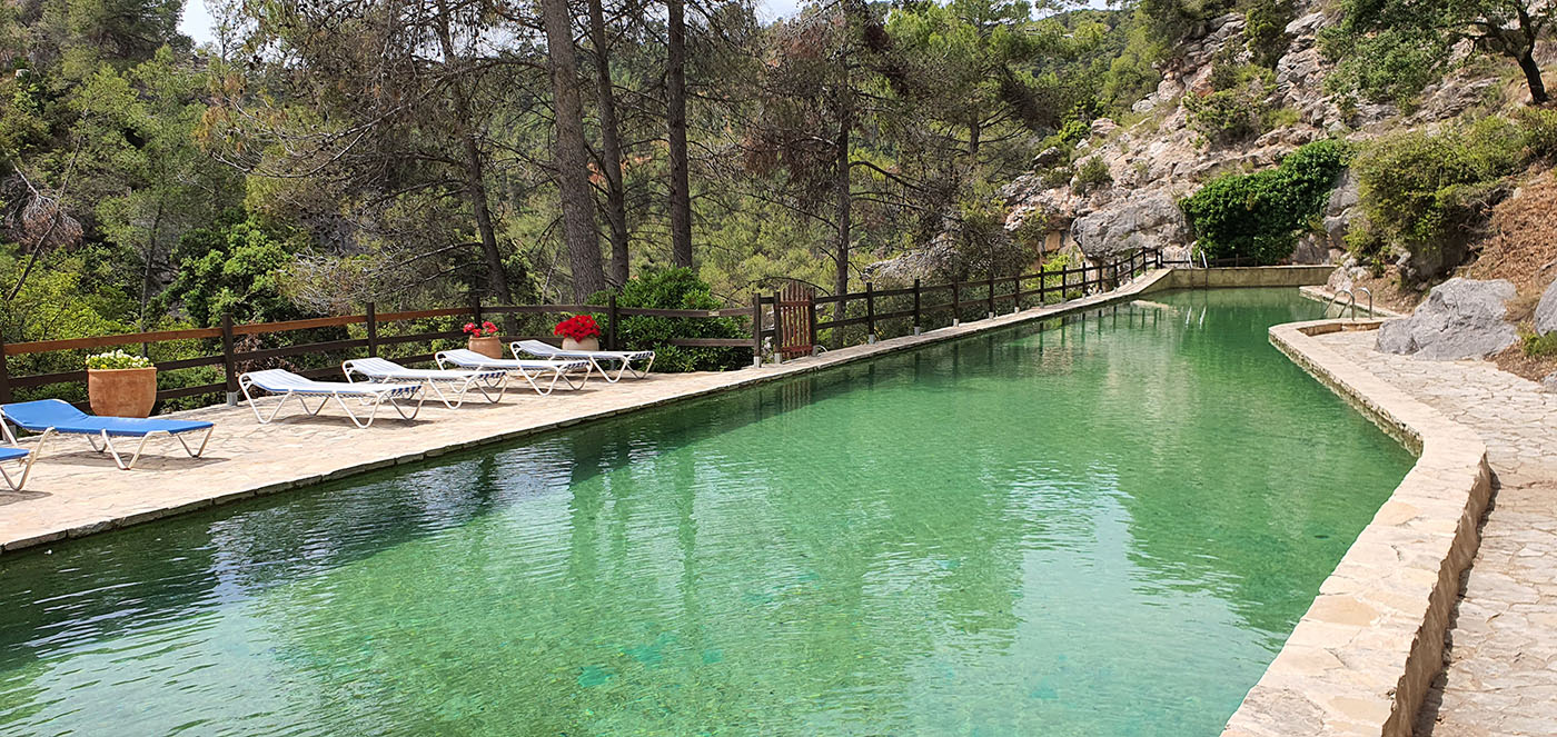 A huge natural pool for proper swims