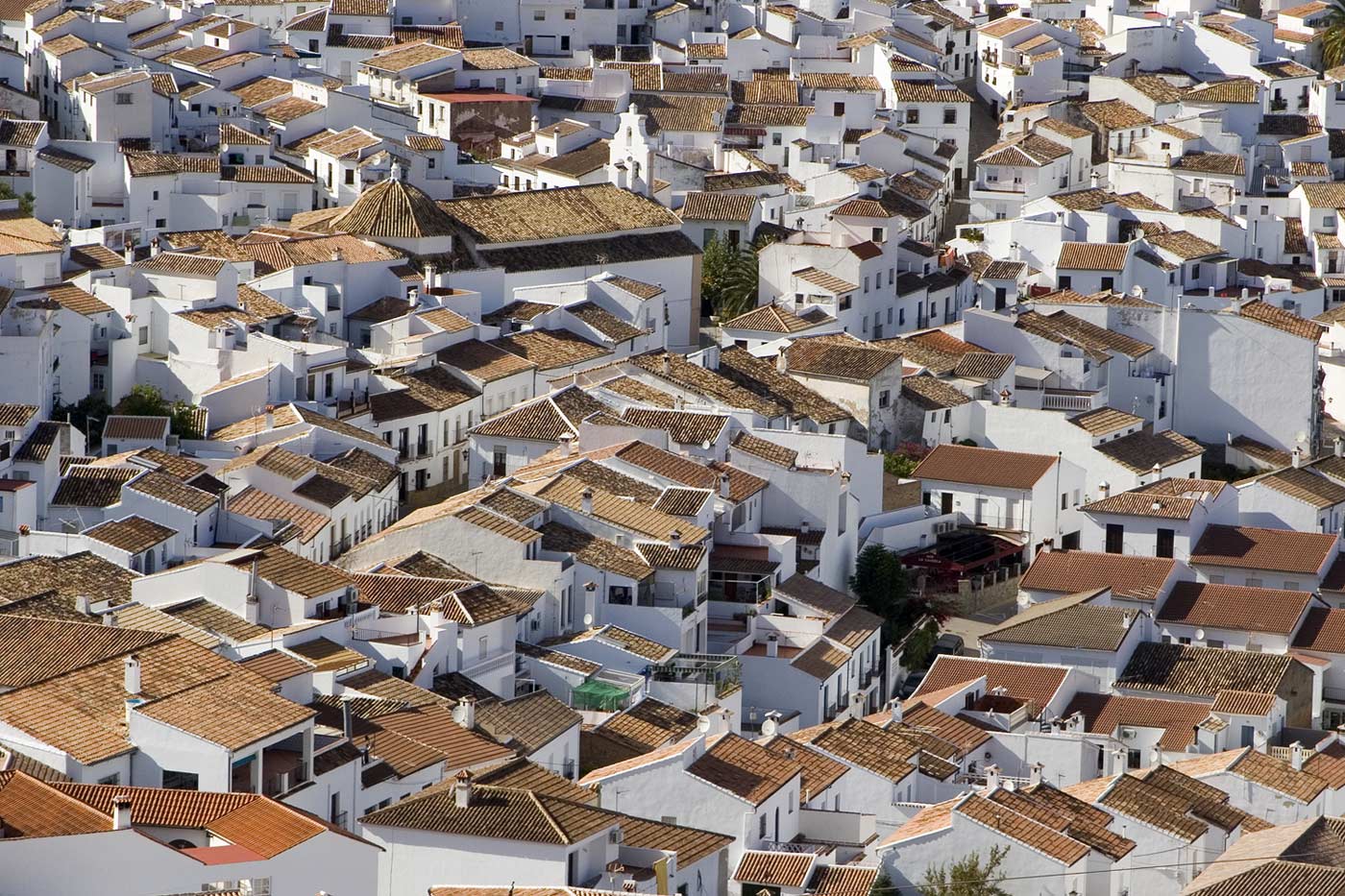 El Gastor village is 8 minutes away