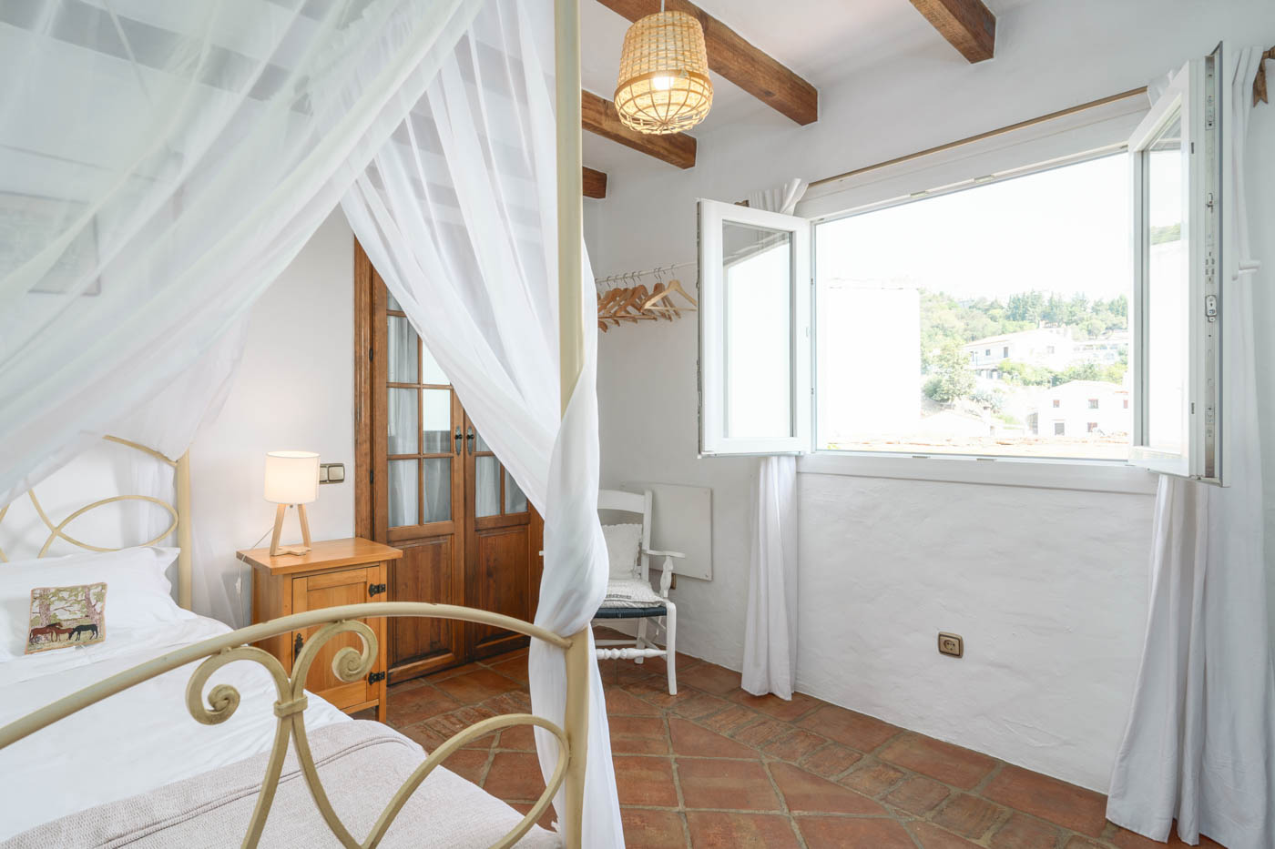 Habitación con una cama