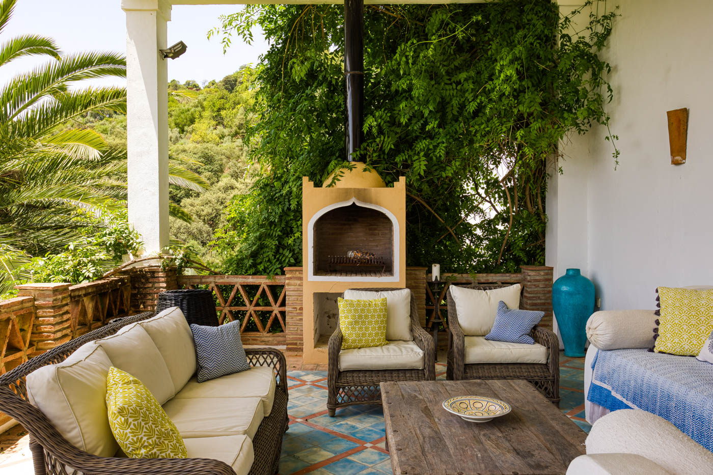 Living areas with doors to terraces