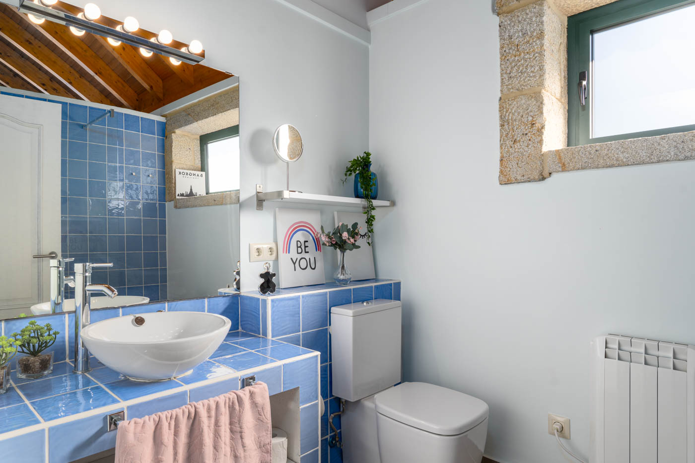 Bathroom (walk-in shower)