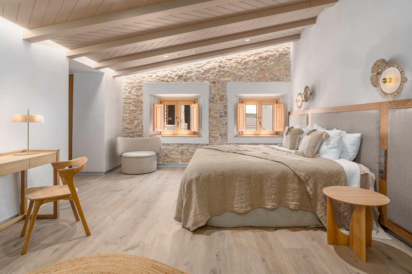 Large luxurious bedroom