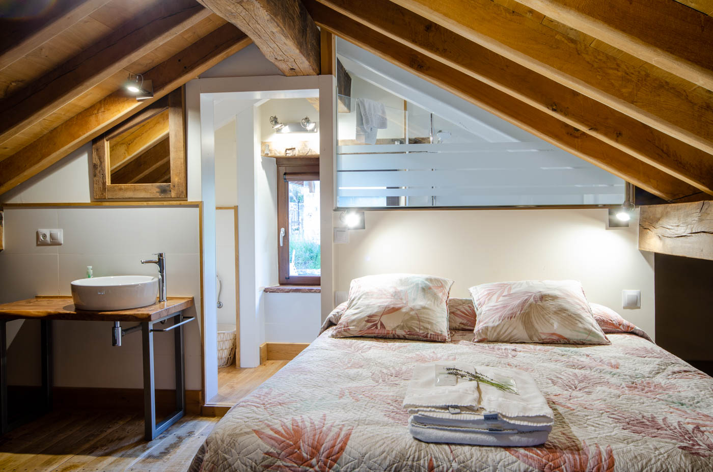 Habitación buhardilla con baño