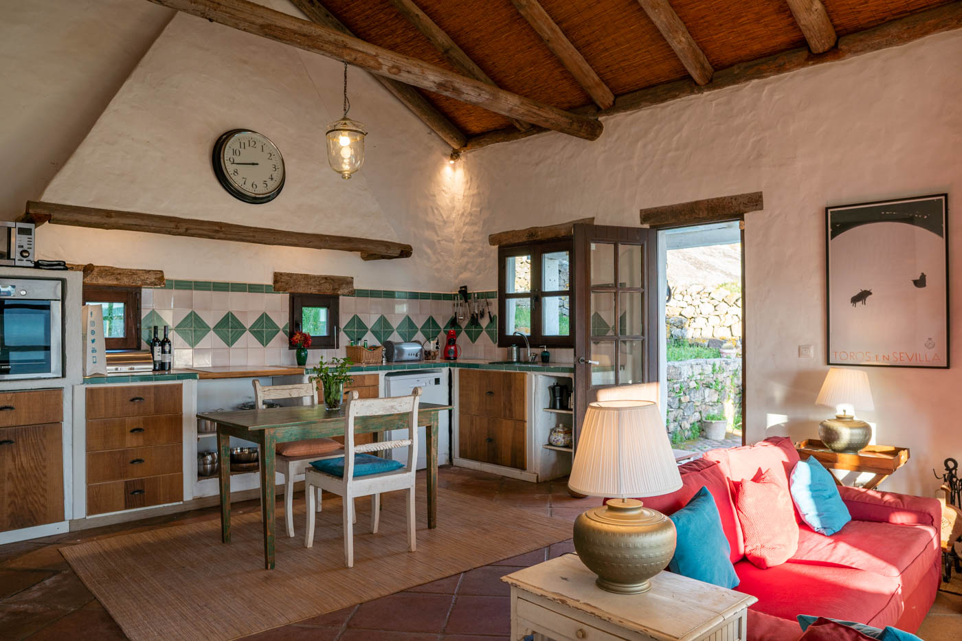 Kitchen / dining with door to pool area