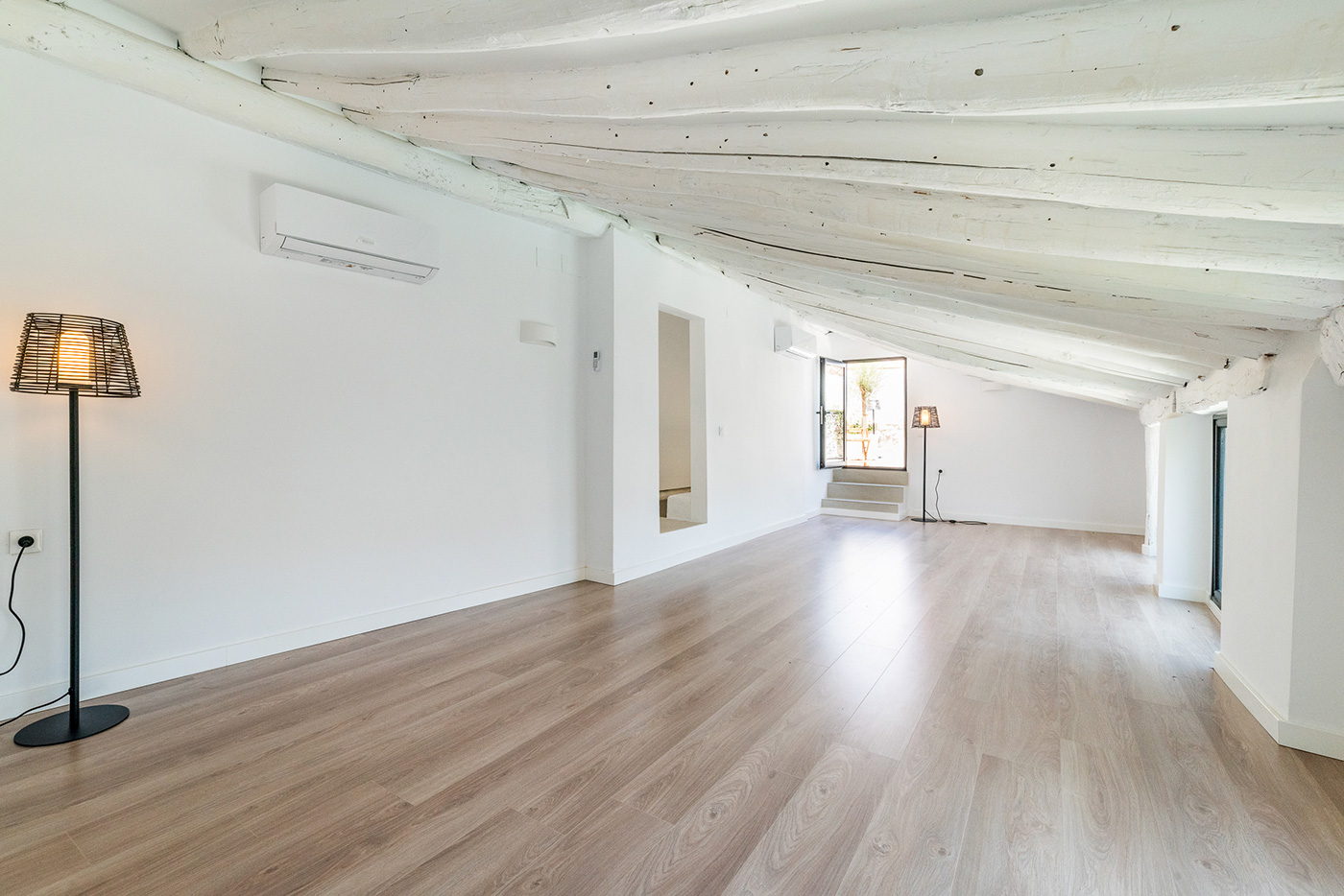 Acceso a terraza mirador desde sala de yoga