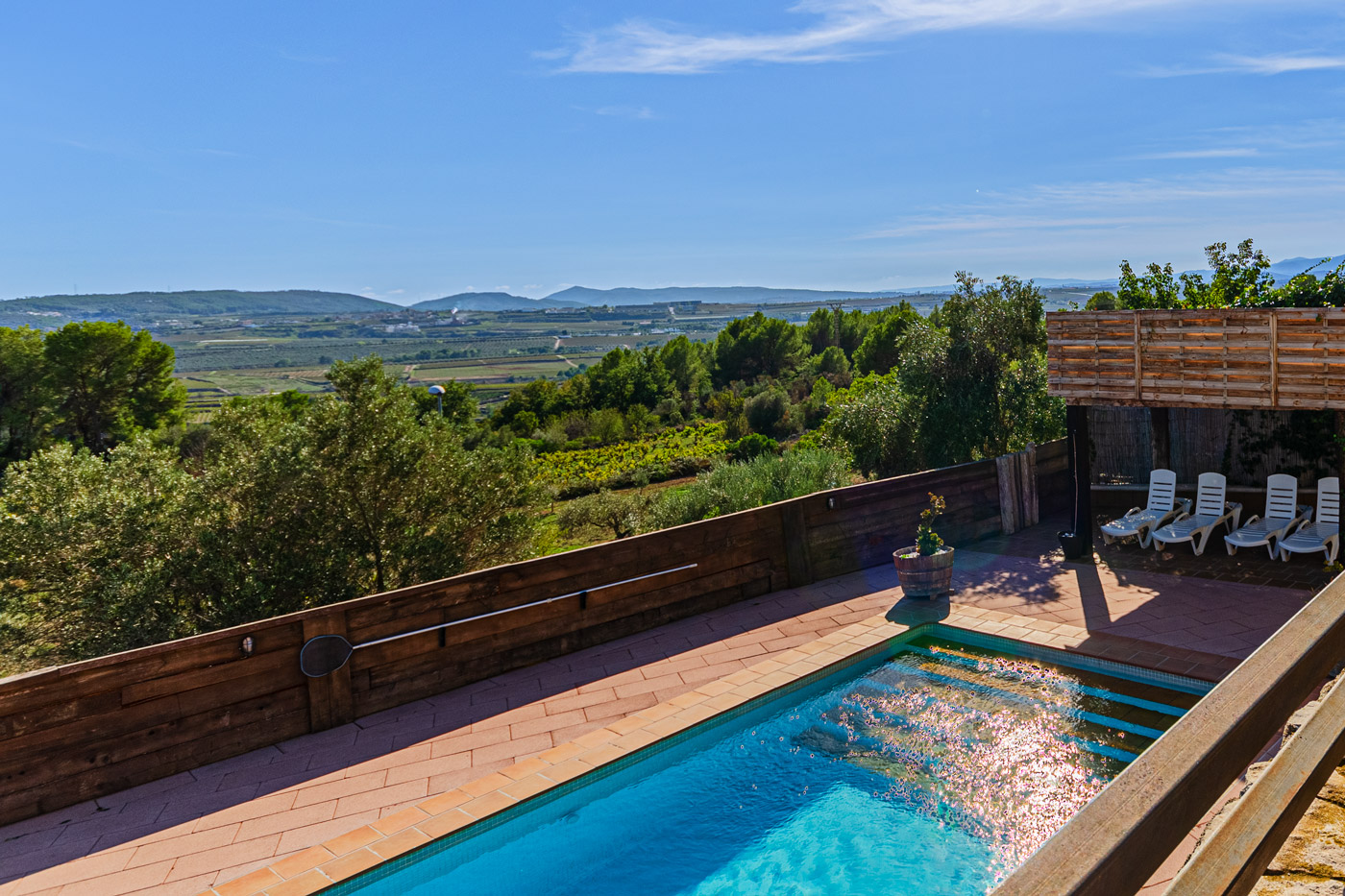 Piscina vista desde terraza primera planta