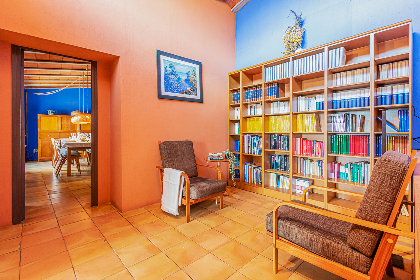 First floor landing with library